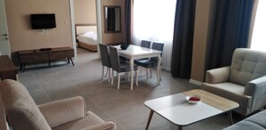 Habitación Deluxe | Espacio para trabajar con un portátil, cortinas opacas, wifi gratis