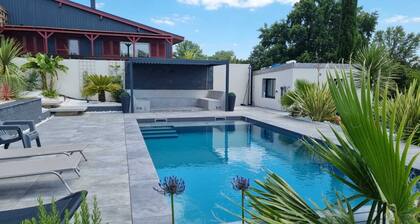 Villa with swimming pool near Bordeaux