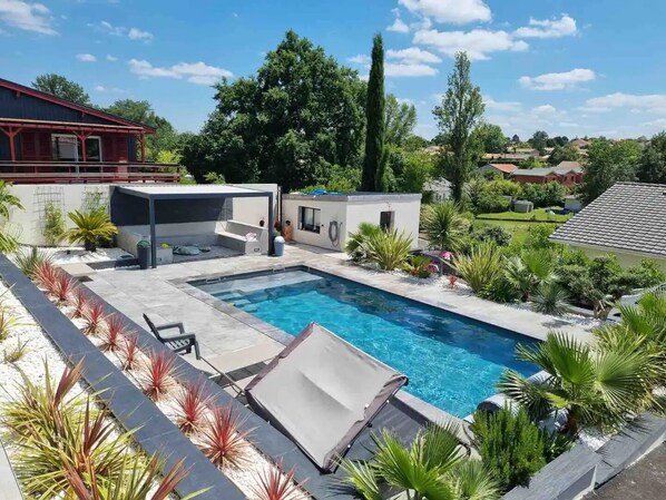 Outdoor pool, a heated pool