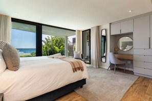 5 bedrooms, iron/ironing board, WiFi, bed sheets