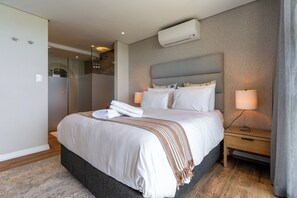 5 bedrooms, iron/ironing board, WiFi, bed sheets - Little Beach Villa-200m from the beach, best views (Cape Town)