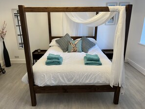 3 bedrooms, iron/ironing board, travel cot, free WiFi