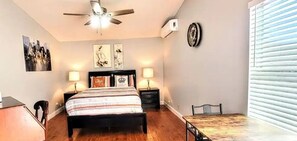 1 bedroom, free WiFi, bed sheets - #11 The Paradise  in-law Suite by Joyful Moments (Tampa)