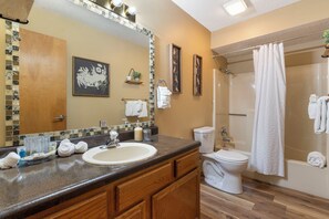 Condo, Multiple Beds, Kitchen | Bathroom | Towels, toilet paper - The Circle Retreat 7 (Branson West)