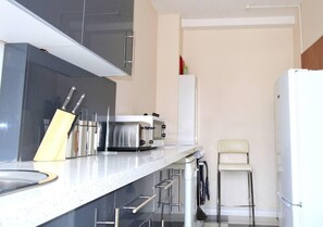 아파트, 침대(여러 개) | 전용 주방 | 냉장고, 전자레인지, 오븐, 쿡탑