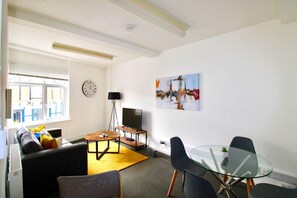 아파트, 침대(여러 개) | 거실