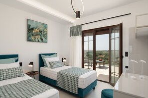 Ein modernes Schlafzimmer mit zwei Betten, einem großen Fenster mit Aussicht und einer Deckenleuchte.