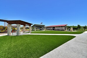 Unclassified image, 5 of 34, button - Long-term Stays Family-friendly Communal Pool! (Del Valle)