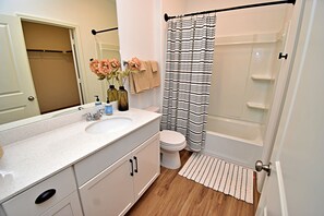 House, Multiple Beds, Kitchen, Garden View (Boho Getaway) | Bathroom