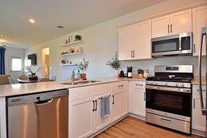 House, Multiple Beds, Kitchen, Garden View (Boho Getaway) | Private kitchen | Fridge, microwave, oven, stovetop - Long-term Stays Family-friendly Communal Pool! (Del Valle)