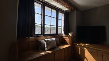 Deluxe Double Room, Ensuite, Garden View