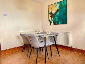 House, Multiple Beds | Private kitchen - Stunning 3-bed House in Bedford, Quiet Location (Bedford)