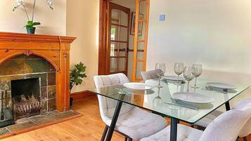 Rumah, Beberapa Tempat Tidur | Dapur pribadi | Lemari es, microwave, oven, dan kompor