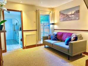 Talo, useita sänkyjä | Olohuone