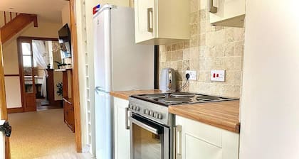 Stunning 3-bed House in Bedford, Quiet Location