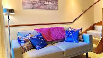 Rumah, Beberapa Tempat Tidur | 3 kamar tidur, setrika/meja setrika, Wi-Fi gratis, dan seprai linen