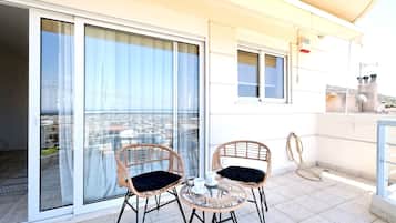 Luxe villa, 4 slaapkamers, balkon, uitzicht op zee | Balkon