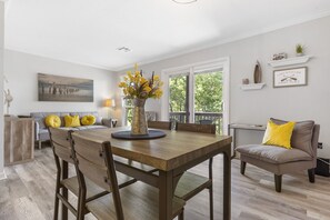 Condo, 1 King Bed, Hot Tub | Private kitchen | Fridge, microwave, oven, stovetop - Bogey Bungalow (Branson)