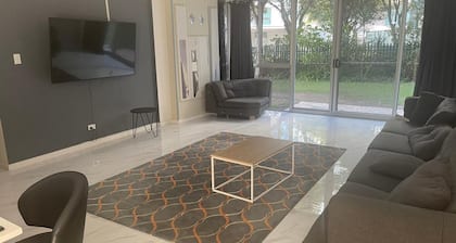 Spacious +7 Guest Beachfront Unit