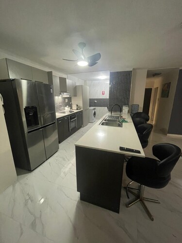 Spacious +7 Guest Beachfront Unit