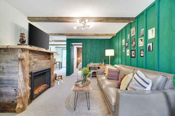 Televisión y chimenea