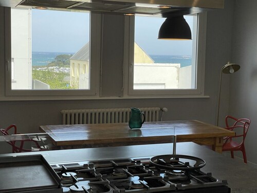 VACATION HOME WITH SEA VIEW, JACUZZI, CLOSE TO BEACHES