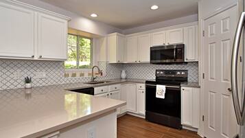 House, Multiple Beds, Kitchen, Garden View | Private kitchen | Fridge, microwave, oven, stovetop