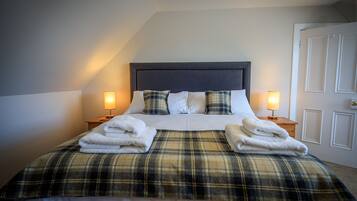 2 bedrooms, desk, iron/ironing board, travel crib