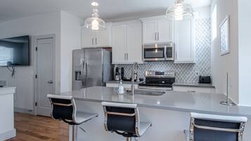 Condo, nhiều giường, bếp | Bếp riêng | Tủ lạnh, lò vi sóng, lò nướng, bếp nấu