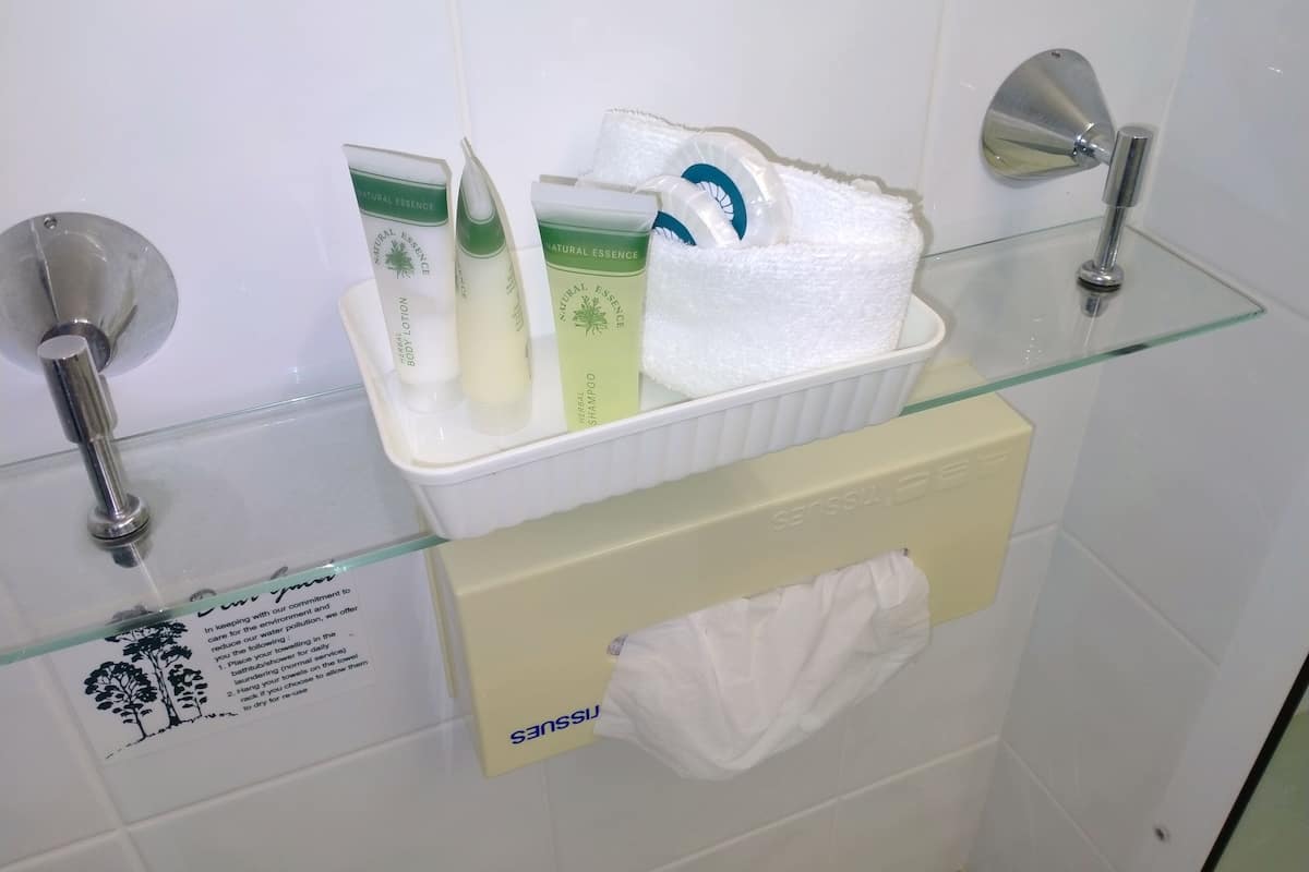 Meja kerja, ruang kerja ramah laptop, dan setrika/meja setrika