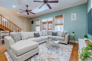 House, Multiple Beds, Balcony, Pool View | Living area