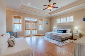 獨棟房屋, 多張床, 陽台, 泳池景觀 | 4 間臥室、免費無線上網、床單