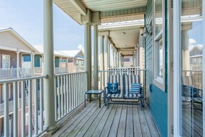 獨棟房屋, 多張床, 陽台, 泳池景觀 | 客房景觀