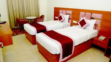 Double Deluxe Twin Room | Premium bedding, down comforters, minibar, desk