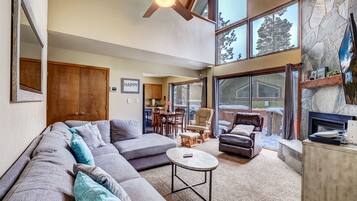 House, Multiple Beds, Hot Tub, Mountain View (Cold Creek Chalet) | Living area | 42-inch flat-screen TV with digital channels, fireplace