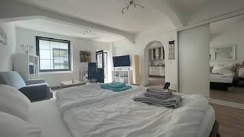 1 bedroom, desk, free WiFi, bed sheets