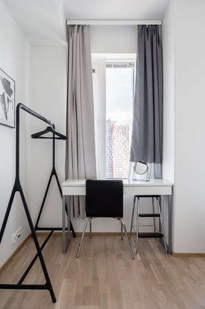 파노라믹 아파트 | 2 개의 침실, 각각 다른 스타일의 인테리어, 각각 다르게 가구 비치, 책상