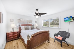 3 bedrooms, iron/ironing board, WiFi, bed sheets - Cozy Inland Home | Backyard & Steps to Shopping (Marco Island)