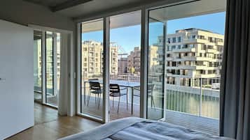 Apartemen Superior | 3 kamar tidur, dilengkapi dengan perabotan berbeda-beda, dan meja kerja
