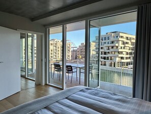 Ameublement personnalisé, bureau, fer et planche à repasser