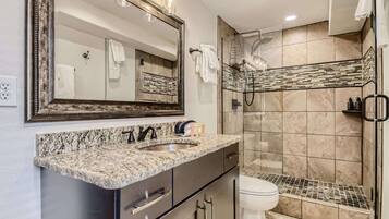 Condo, 1 King Bed with Sofa bed, Balcony, Mountain View (Peak 9 Overlook) | Bathroom | Shower, towels