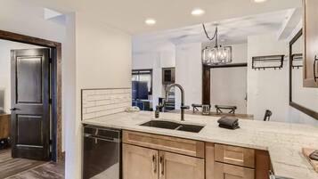 Condo, 1 King Bed with Sofa bed, Balcony, Mountain View (Peak 9 Overlook) | Private kitchen | Fridge, microwave, oven, stovetop