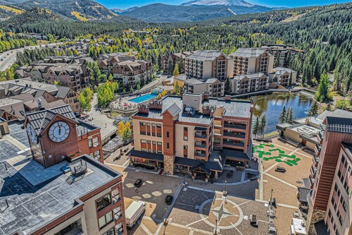 Steps to Downtown Main Street & Ski In Ski Out!