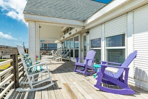 Terrace/patio - Sailor's Delight - Gleaming Ocean, Huge Sea Deck! (Freeport)