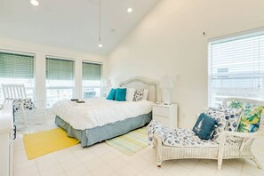 3 bedrooms, WiFi, bed sheets - Gleaming Ocean Views From Huge Seaside Deck! (Freeport)