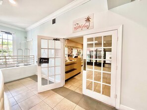 Interior - Astounding Andros (Davenport)