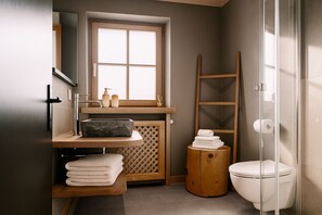 淋浴设施、吹风机、毛巾、肥皂