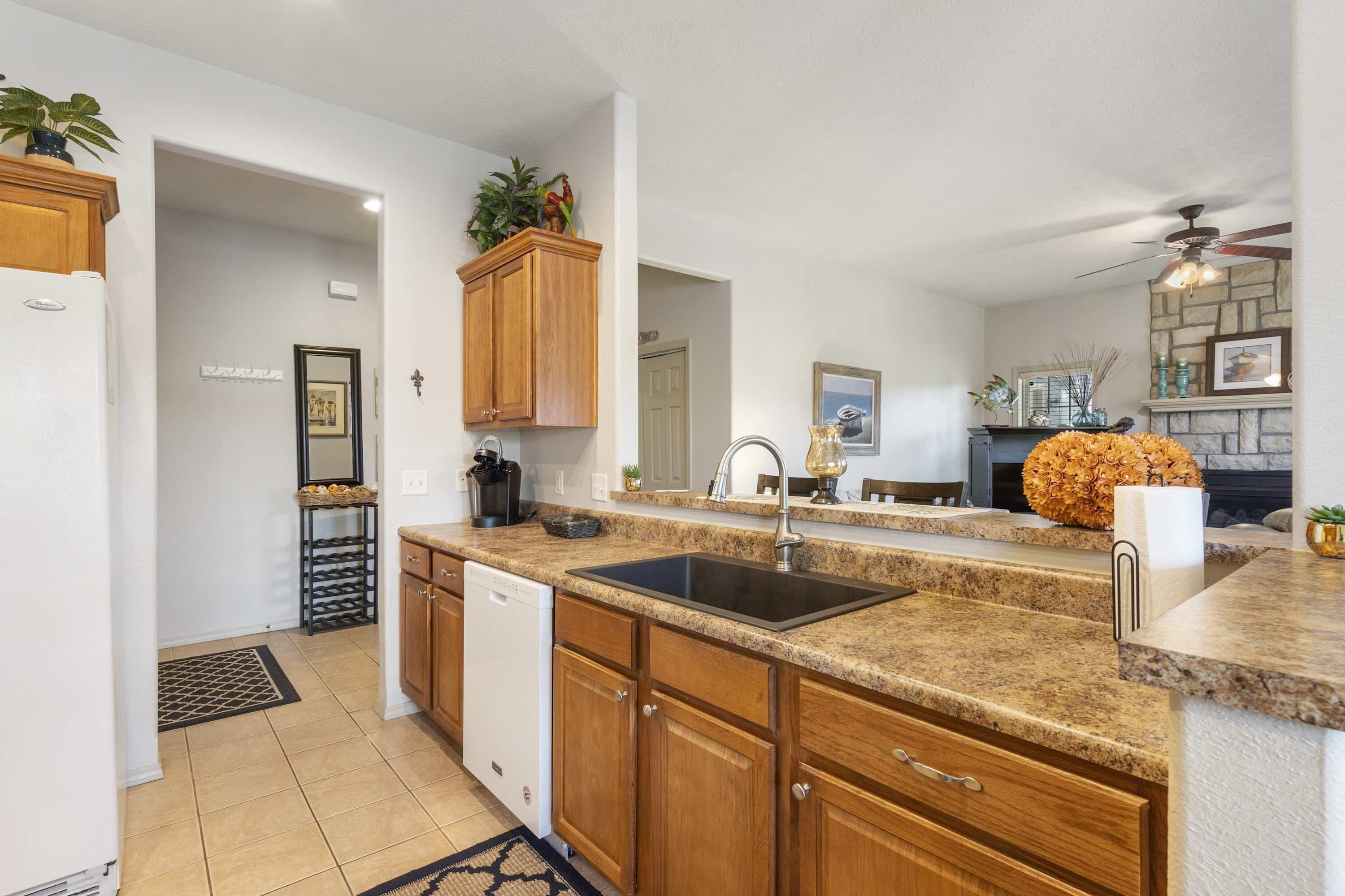 Cabin, Multiple Beds, Patio, Garden View (Bounty of Birdie Lane) | Private kitchen | Coffee/tea maker