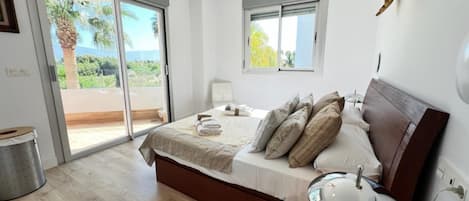 2 habitaciones, tabla de planchar con plancha, wifi y ropa de cama