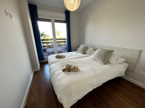 2 chambres, fer et planche à repasser, Wi-Fi, draps fournis